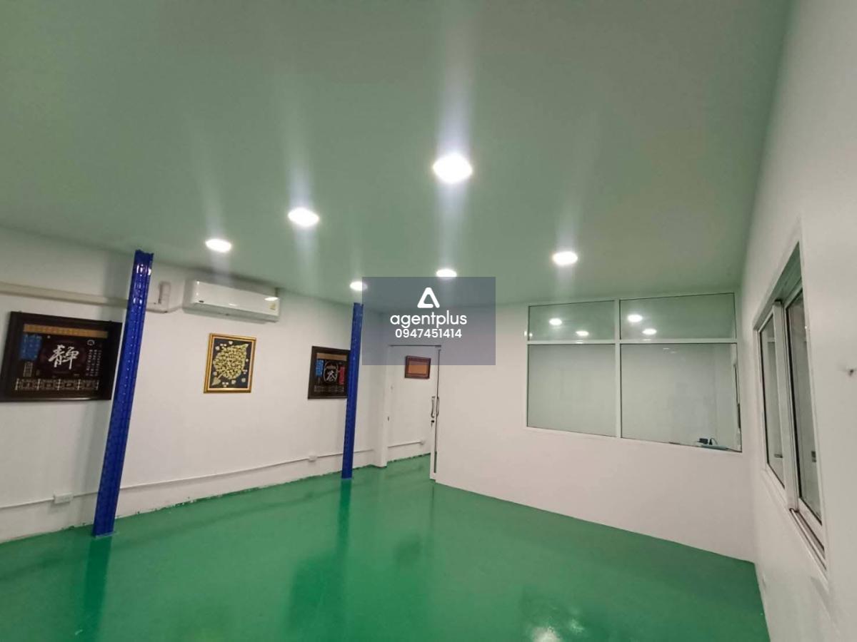 ปล่อยเช่าตรง – โกดัง / คลังสินค้า ลาดกระบัง ติดถนนใหญ่ - เลียบมอเตอร์เวย์ กรุงเทพฯ