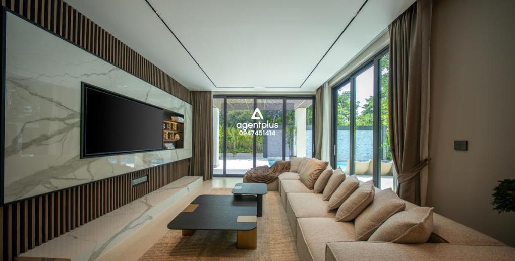 ขาย บ้านหรู 3 ชั้น ใกล้หาดนาจอมเทียน พร้อมลิฟต์และบันไดแยก 2 ทาง