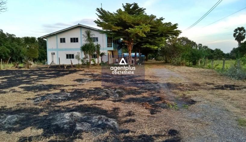 *ขาย ที่ดินพร้อมสิ่งปลูกสร้าง อยู่ติดถนนสายบ้านกลับ-หนองโดน