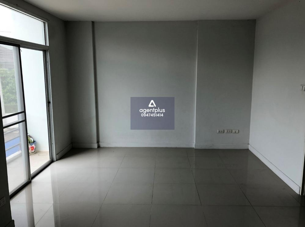 ทาวน์เฮ้าส์ 2 ชั้น การคมนาคมสะดวก สาธารณูปโภคครบครัน ถนนซากค้อ-หนองขาม โครงการเดอะทรี อัสสัมชัญ-หนองยายบู่ ศรีราชา