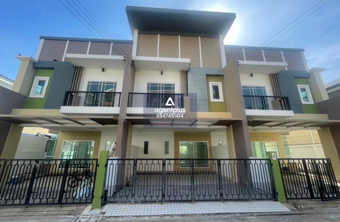 ขายทาวน์เฮ้าส์ 2 ชั้น หมู่บ้านพิบูลย์โฮมทาวน์ (บางบัวทอง –ราชพฤกษ์) ราคา 3.2 ล้านบาท 3 ห้องนอน 2 ห้องน้ำ เดินทางได้หลายทาง