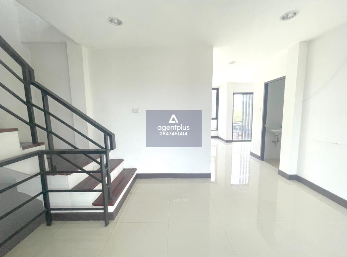 อาคารพาณิชย์ 3.5 ชั้น ทำเลทองใจกลางเมืองนนทบุรี ใกล้รถไฟฟ้า เหมาะค้าขาย–อยู่อาศัย!