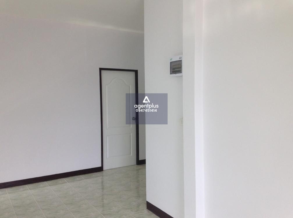 บ้านเดี่ยวชั้นเดียว บริเวณโดยรอบเป็นแหล่งชุมชน ซอยชุมชนหนองค้อ 6 ถนนสายศรีราชา-หนองค้อ (ทล.3241) การคมนาคมสะดวก สาธารณูปโภคพร้อม