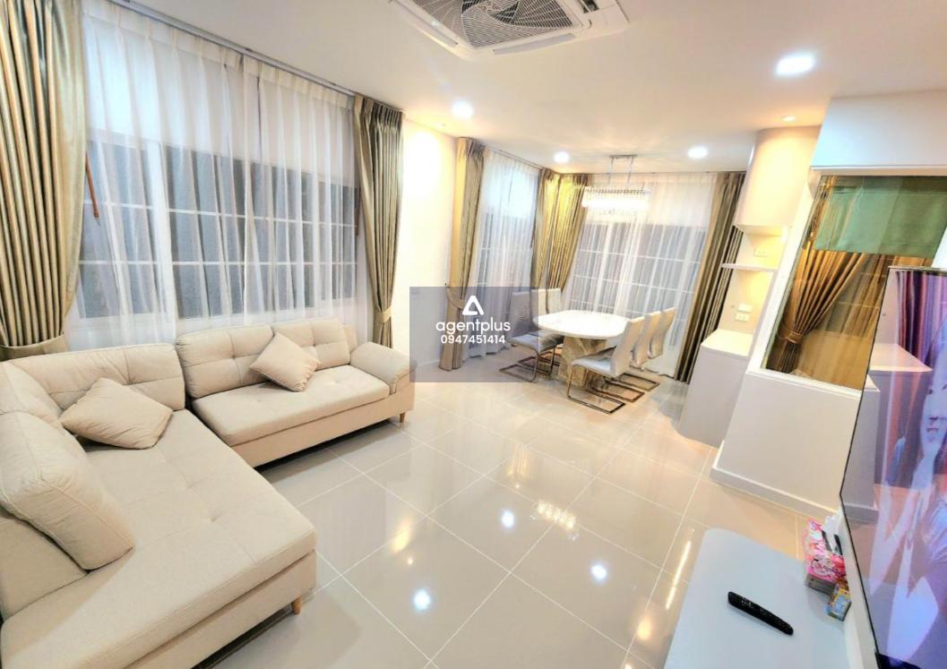 *ทาวน์โฮมพร้อมอยู่ โกลเด้น นีโอ สุขุมวิท – ลาซาล (สุขุมวิท 113) ใกล้ BTS สำโรง บรรยากาศโซนสวน