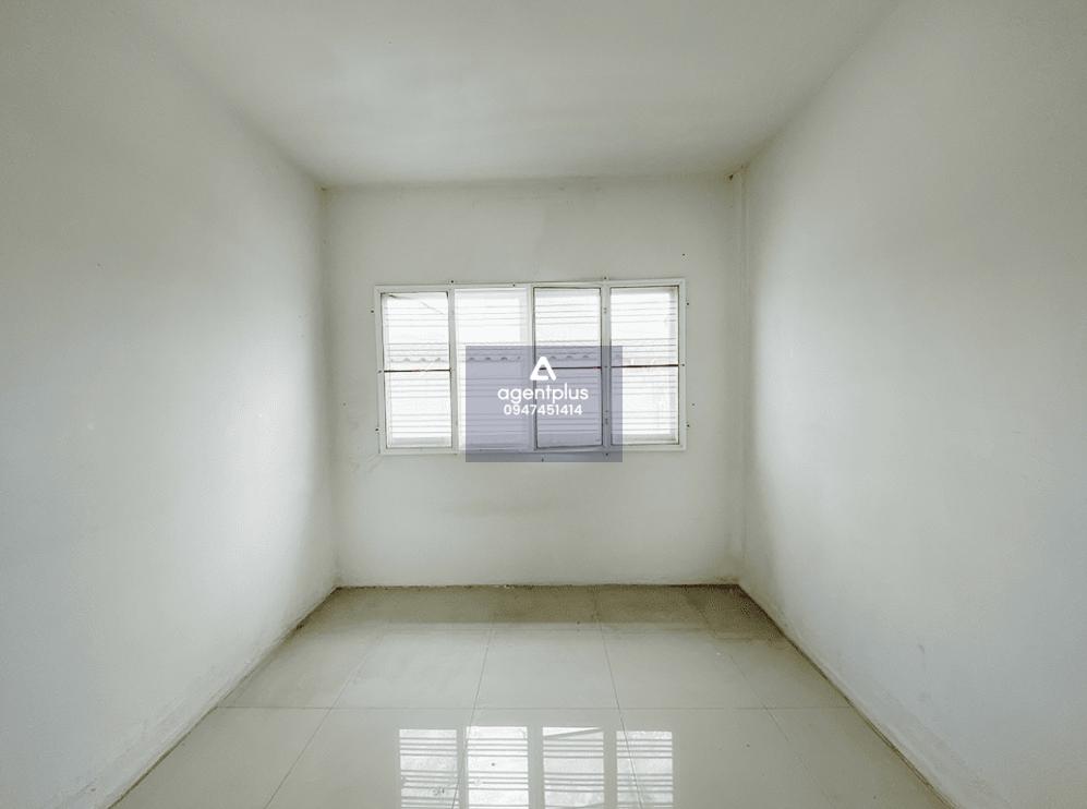 ทาวน์เฮ้าส์ชั้นเดียว ทำเลดีในแหล่งชุมชน การเดินทางเข้า-ออกสะดวก ห่างจากถนนสุขุมวิท (ทล.3) ประมาณ 450 เมตร โครงการบ้านสบาย ระยอง