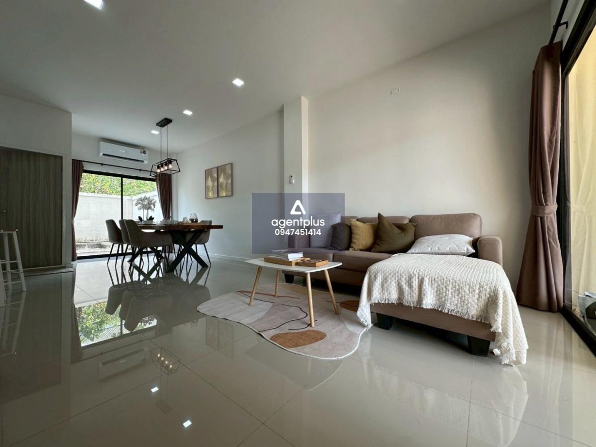 ทาวน์โฮมราคาพิเศษ ตกเเต่งครบพร้อมเข้าอยู่ Cicada Bouttque เมืองพัทยา