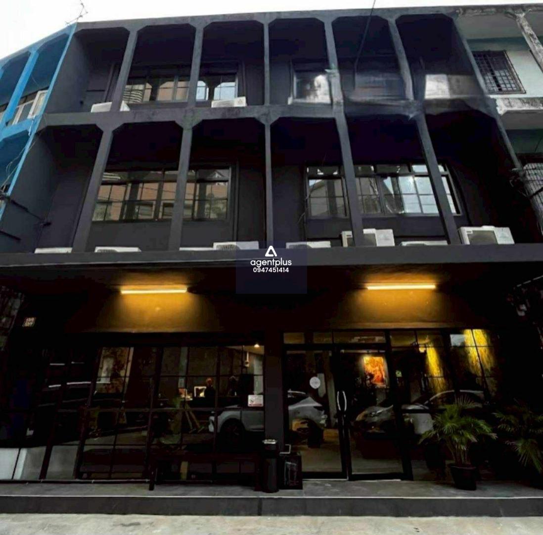 ให้เช่าอาคารใหญ่พาณิชย์ 2 คูหา ห้องLiveสด ห้าแยกลาดพร้าว กรุงเทพฯ