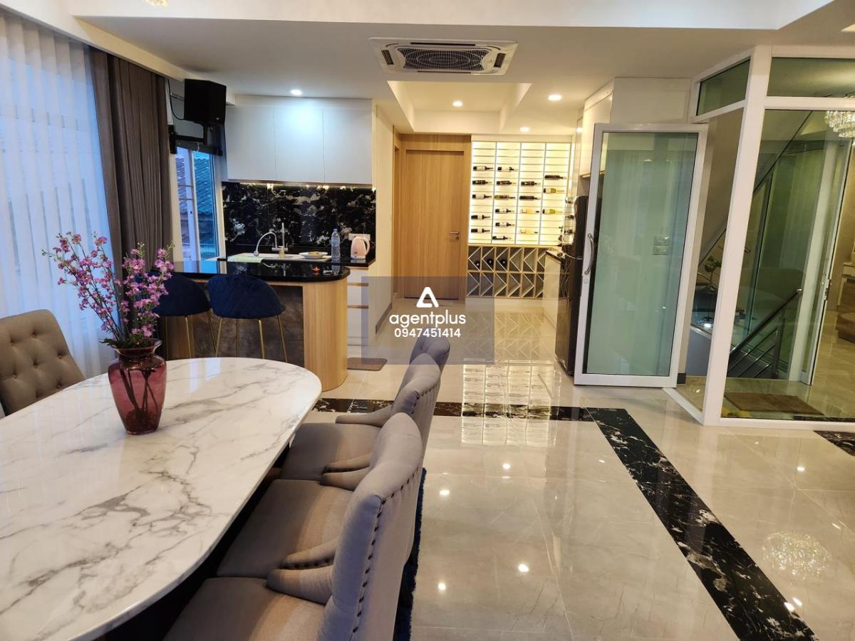 พูลวิลล่า 3 ชั้น 6 ห้องนอน เขาตาโล พัทยา