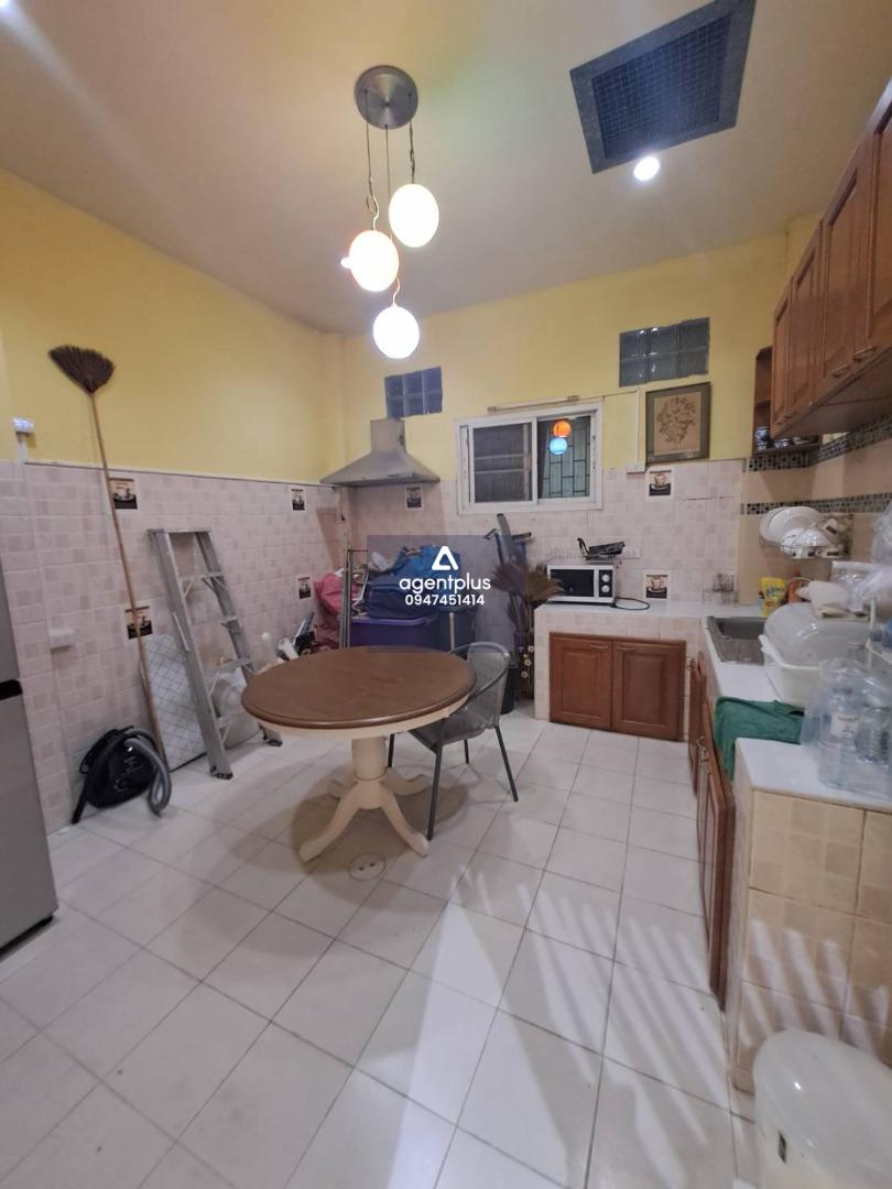 * อาคารพาณิชย์ย่านธุรกิจ