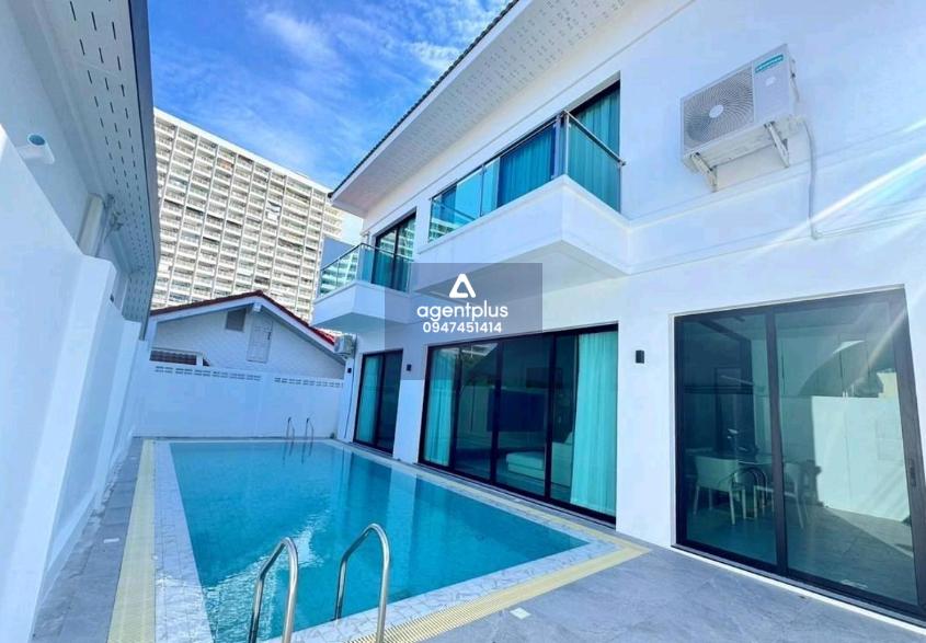 ขายด่วน! Luxury Pool Villa จอมเทียน – เดินไปทะเลได้เพียงไม่กี่นาที โอกาสหายาก! พูลวิลล่าหรู 5 ห้องนอน ใกล้ Dongtan Beach & Jomtien Beach ทำเลดีที่สุดสำหรับอยู่อาศัย–ลงทุนปล่อยเช่า รายได้สูงตลอดปี!