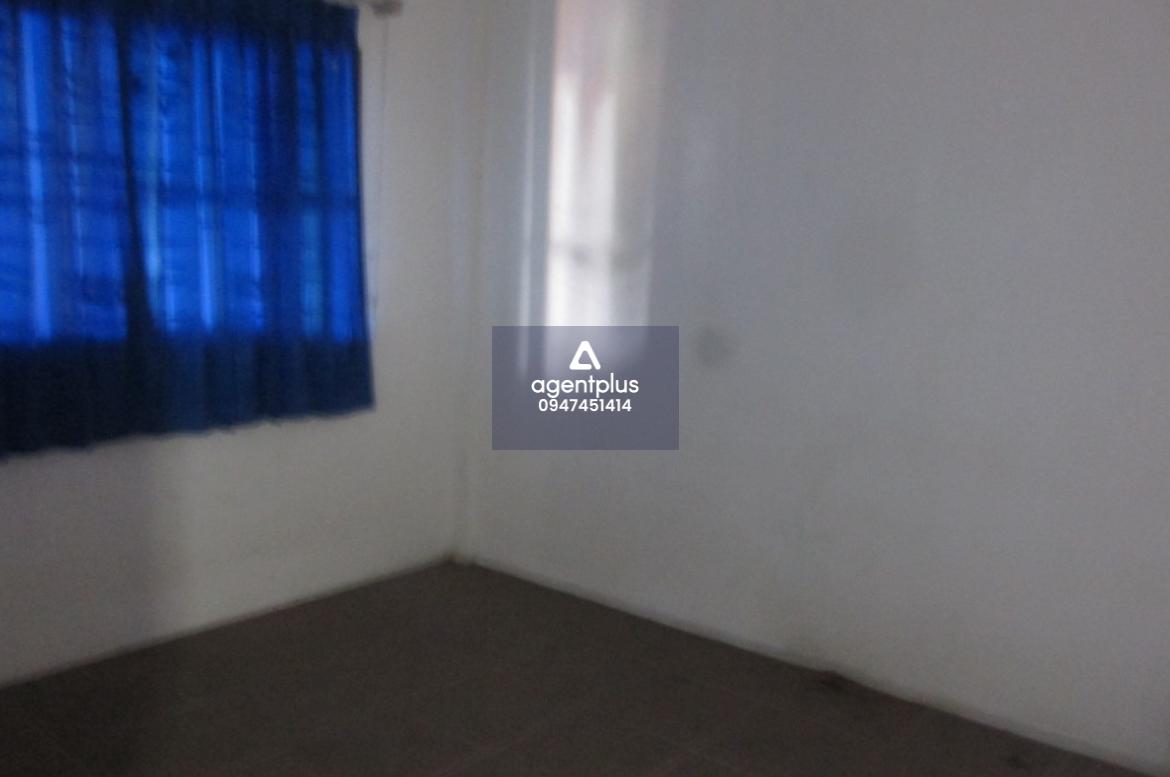 ขายด่วนทาวน์เฮ้าส์ชั้นเดียว หมู่บ้านฉัตรทอง มาบยางพร ถนนสายปากร่วม-ปลวกแดง(รย.3013) 2 ห้องนอน 1 ห้องน้ำ จอดรถได้ 1 คัน เหมาะกับการรีโนเวท ราคา 1.15 ล้านบาท