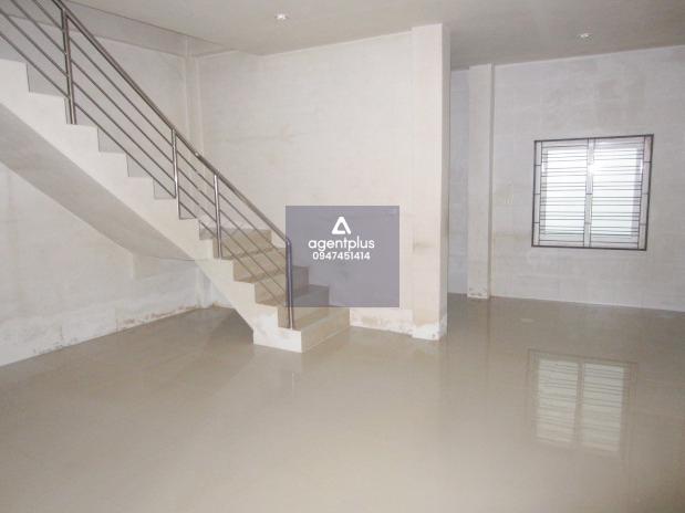 ขายด่วนทาวน์โฮม 2 ชั้น 1 คูหา เจริญ หาดใหญ่ — ทำเลดี ราคาดี