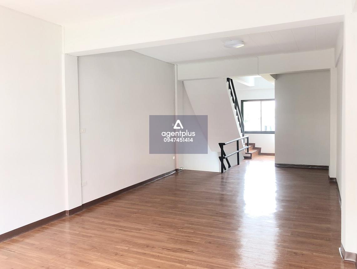 ขายอาคารพาณิชย์ 4 ชั้น 1 คูหา ปิ่นเกล้า ทำเลดี ซอยบรมราชชนนี 9 ห่างจากถนนบรมราชชนนีเพียง 300 ม. เหมาะสำหรับอยู่อาศัย ทำการค้า หรือทำโฮมออฟฟิศ