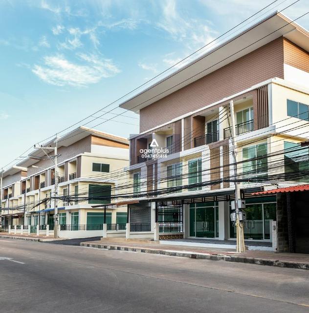 ทาวน์โฮมดีไซน์ทันสมัย ใกล้ชายหาดสัตหีบ — Townline Sattahip