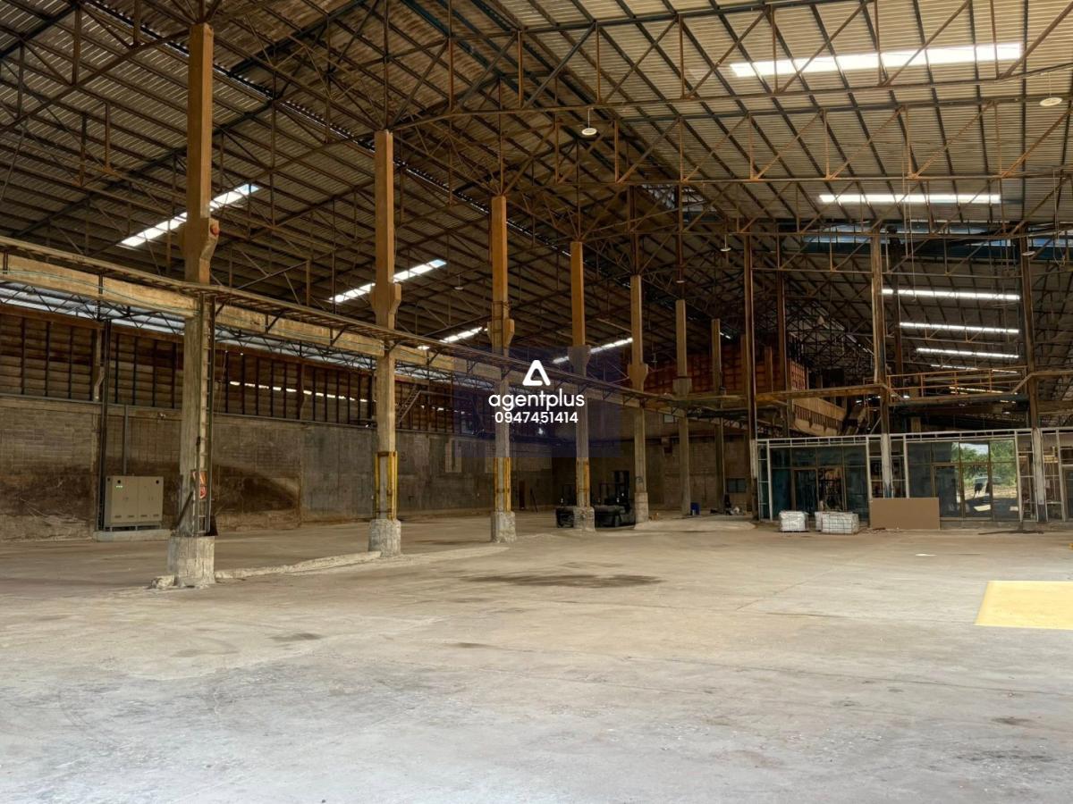 โกดังทำเลทองติดถนนใหญ่ให้เช่า ใกล้เซ็นทรัลเวสเกต นนทบุรี