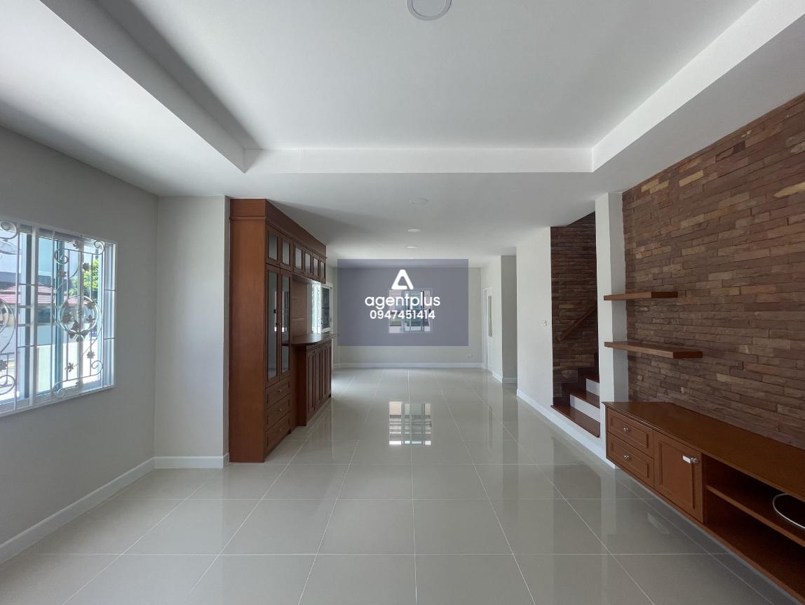 ขายบ้านเดี่ยว 2 ชั้น ทำเลทอง ใกล้นิคมแหลมฉบัง เดินทางสะดวก เหมาะอยู่อาศัยหรือปล่อยเช่า บ้านขนาดกำลังดี บรรยากาศเงียบสงบ เป็นส่วนตัว ใจกลางย่านชุมชนศรีราชา