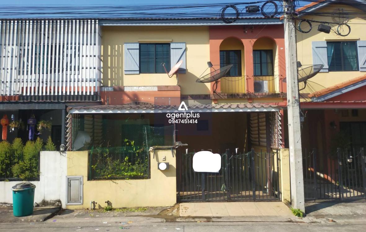 ทาวน์เฮ้าส์เปล่า 2 ชั้น เหมาะกับการนำไปรีโนเวท หมู่บ้านเดอะ พาลาเซตโต้ (คลองหลวง)