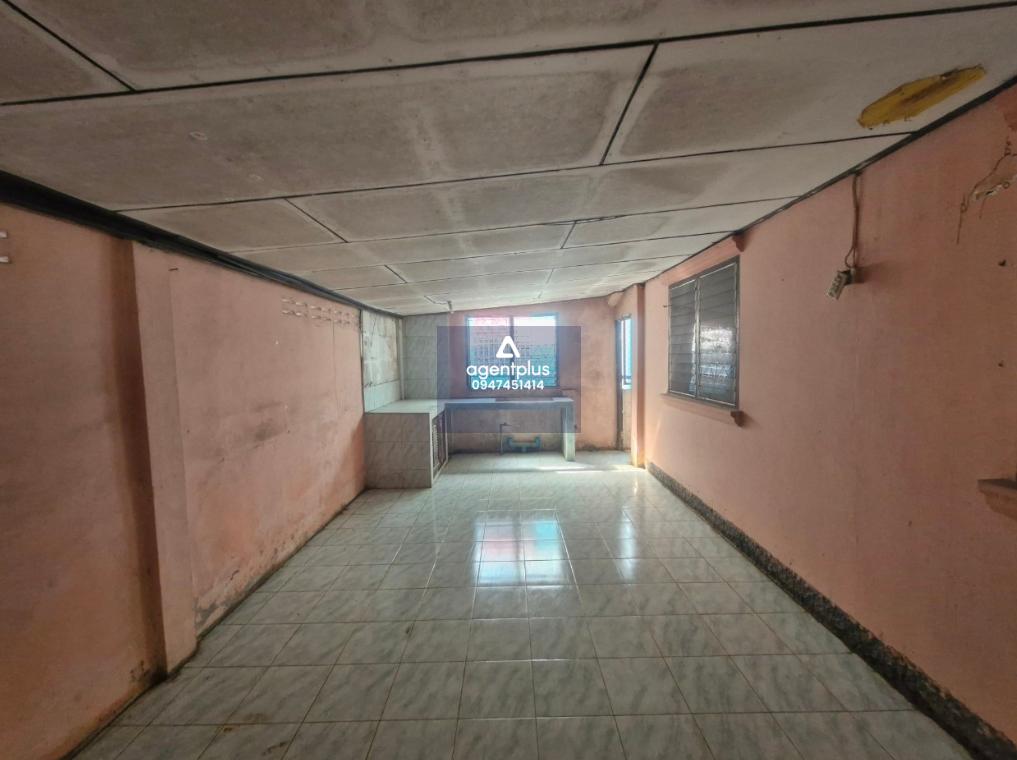 บ้านเดี่ยวชั้นเดียว โครงสร้างอาคารคอนกรีตเสริมเหล็ก หลังคากระเบื้องลอนคู่ โครงการธิติมาโฮม ปลวกแดง โครงการตั้งอยู่ในแหล่งชุมชน ม.ธิติมาโฮม ซอยมาบยางพร 28 ถนนสายมาบยางพร-ปลวกแดง สาธารณูปโภคพื้นฐานครบ