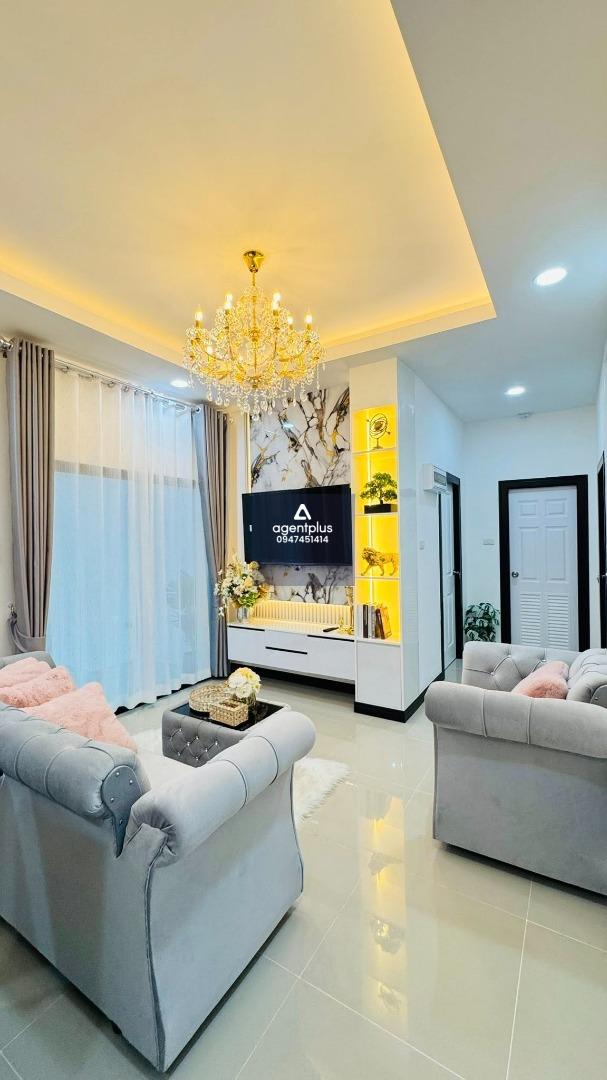 ขายบ้านพร้อมสระว่ายน้ำ ของแต่งบ้านครบพร้อมอยู่ หมู่บ้านพัทยา วิลเลจ ติดถนนเส้น 36 โรงเรียนนานาชาติรีเจนส์