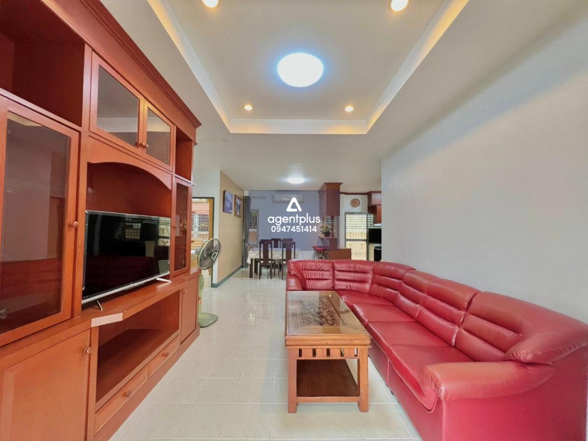 * ให้เช่า 30,000.-/เดือน สัญญารายปี 📌 ใกล้ทางรถไฟหนองปรือ ใกล้ตลาด ✅ 3 ห้องนอน  2 ห้องน้ำ ✅ เฟอร์นิเจอร์ครบ , ติดแอร์ทุกห้อง , ตู้เย็น ทีวี, เครื่องซักผ้า  สิ่งอำนวยความสะดวกในโครงการ ✅ มีรปภ. 24 ชั่วโมง ✅ สระว่ายน้ำส่วนกลาง ✅ ห้องซาวน่า ✅ ฟิตเนส ✅ หมู่บ้