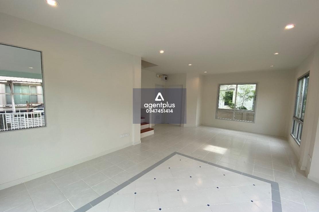 ขายบ้านเดี่ยว 2 ชั้น ทำเลดีเยี่ยม ติดถนนลาดกระบัง ชลลดา สุวรรณภูมิ ปรับปรุงใหม่