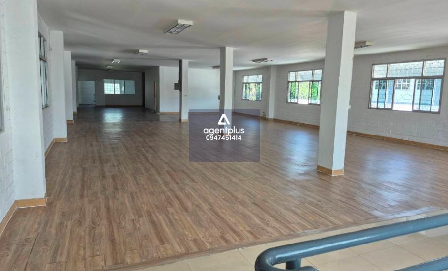 *ให้เช่าโกดัง2 ชั้น สภาพดี เเข็งเเรง ทำเลดี ใกล้ทางด่วนบางนา