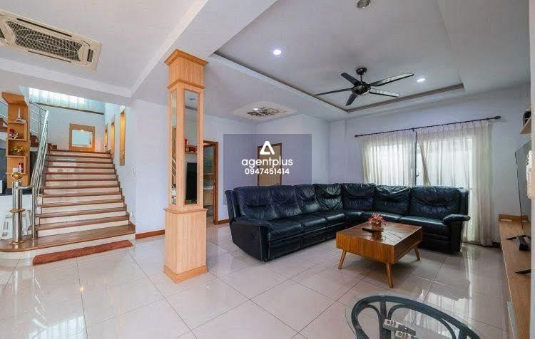 *ขายบ้านมีสระว่ายน้ำพร้อมผู้เช่า หมู่บ้าน สุขสบาย พัทยาใต้ ใกล้กับกรมที่ดินเก่าบางละมุง