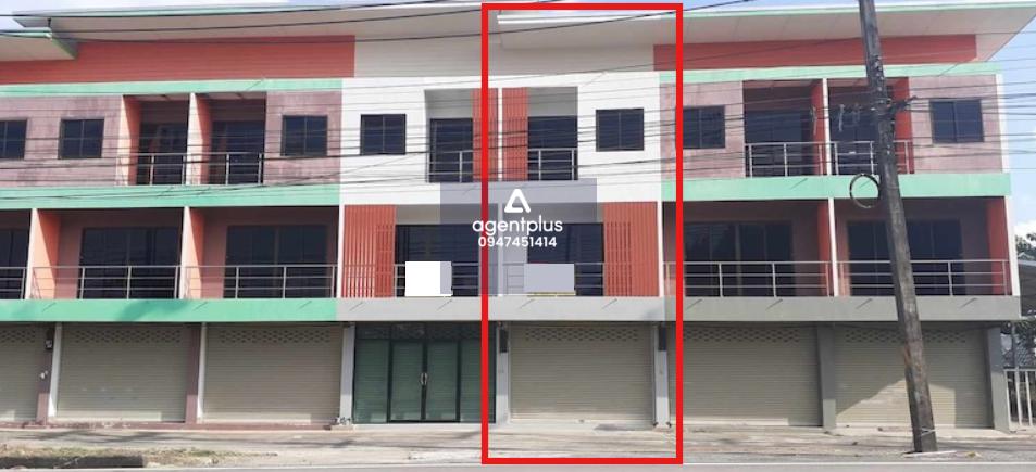 ขายด่วนอาคารพาณิชย์ 3 ชั้น 1 คูหา บ้านสันทราย แม่จัน ทำเลดี ใจกลางแม่จัน – พร้อมเข้าอยู่ คุ้มค่าทุกตารางเมตร!