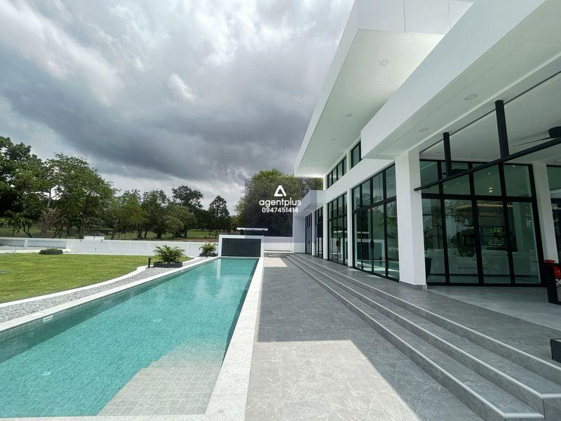 *พูลวิลล่าสไตล์โมเดิร์นสุดหรู ในโครงการ Phoenix Golf Club พัทยา