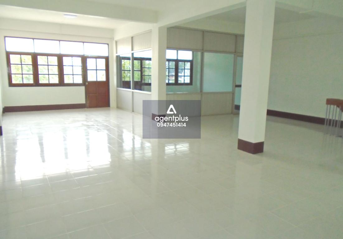 อาคารพาณิชย์ 3 ชั้น 2 คูหา ปรับปรุงใหม่ ทำเลดีติดถนนขนานด้านใน เดินทางเข้า-ออกสะดวก