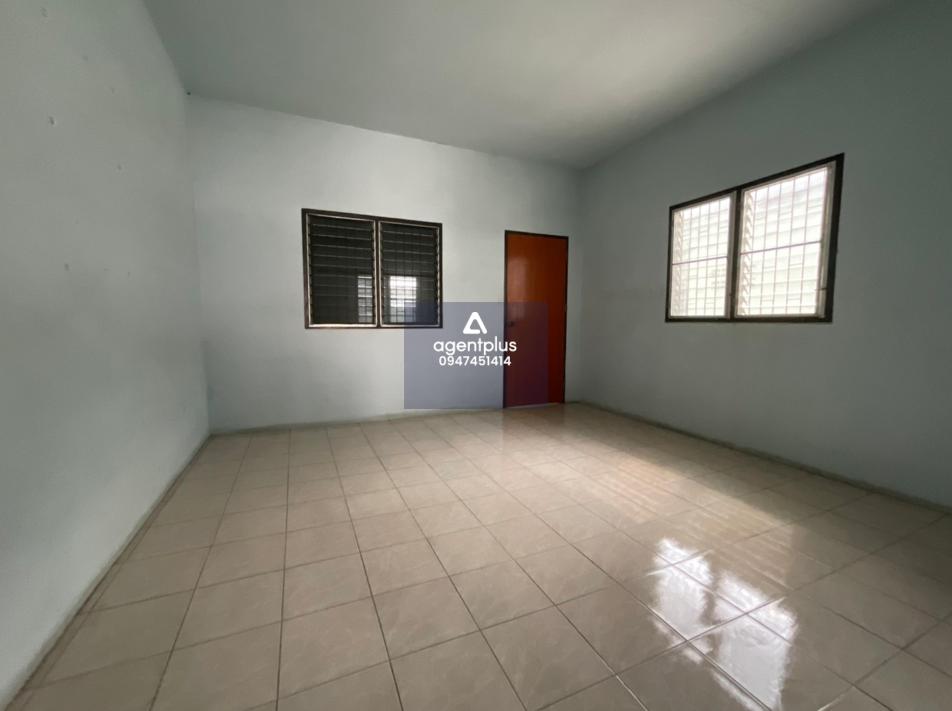 อาคารพาณิชย์ 2 ชั้น โครงการเมืองแลนด์ แอนด์ เฮ้าส์ 6 ชลบุรี ติดถนนเครือสหพัฒน์ เดินทางเข้า-ออกสะดวก