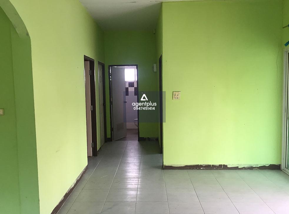 บ้านเดี่ยวชั้นเดียว สมาร์ทแลนด์ วิลเลจ จากทางหลวงสาย 331 ช่วงสัตหีบ-บ่อวิน บริเวณแยกปากร่วม แยกเข้าถนนอ่าวอุดม-ปากร่วม (ชบ.1032) ประมาณ 1.15 กม. ถึงหน้าโครงการ ทำเลดี แวดล้อมด้วยแหล่งชุมชน การคมนาคมสะดวก สาธารณูปโภคพร้อม