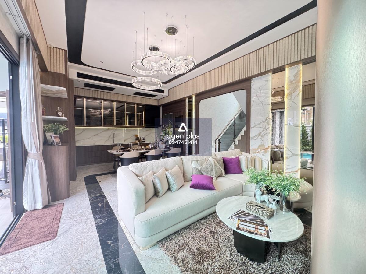 บ้านวิลล่าหรูสไตล์ Modern Tropical ใกล้แหล่งท่องเที่ยว-โรงเรียนนานาชาติ Villa Trivana (บ้านแม่ 11) พัทยา