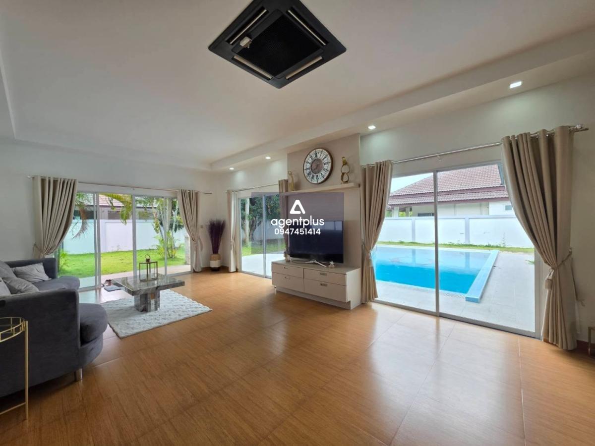 ขายพูลวิลล่าห้วยใหญ่มีทั้งหมด 15 หลัง ห่างชายหาดนาจอมเทียน 12 นาที