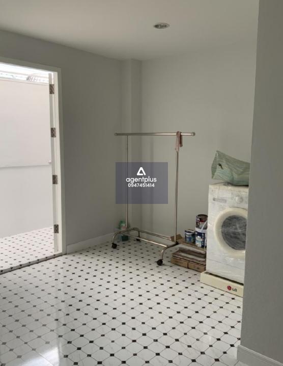 เจ้าของขายเอง ทาวเฮ้าส์สองชั้น(รีโนเวท) ขนาด 23 ตรว. ทำเลดี ใกล้สิ่งอำนวยความสะดวกมากมาย ย่านสะพานควาย(ประติพัทธ์ ซอย 15)