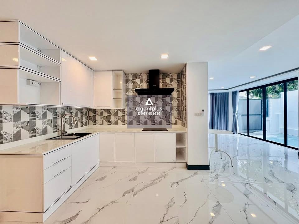 พูลวิลล่าจอมเทียน 5 ห้องนอน เดินแค่ 3 นาทีถึงทะเล!