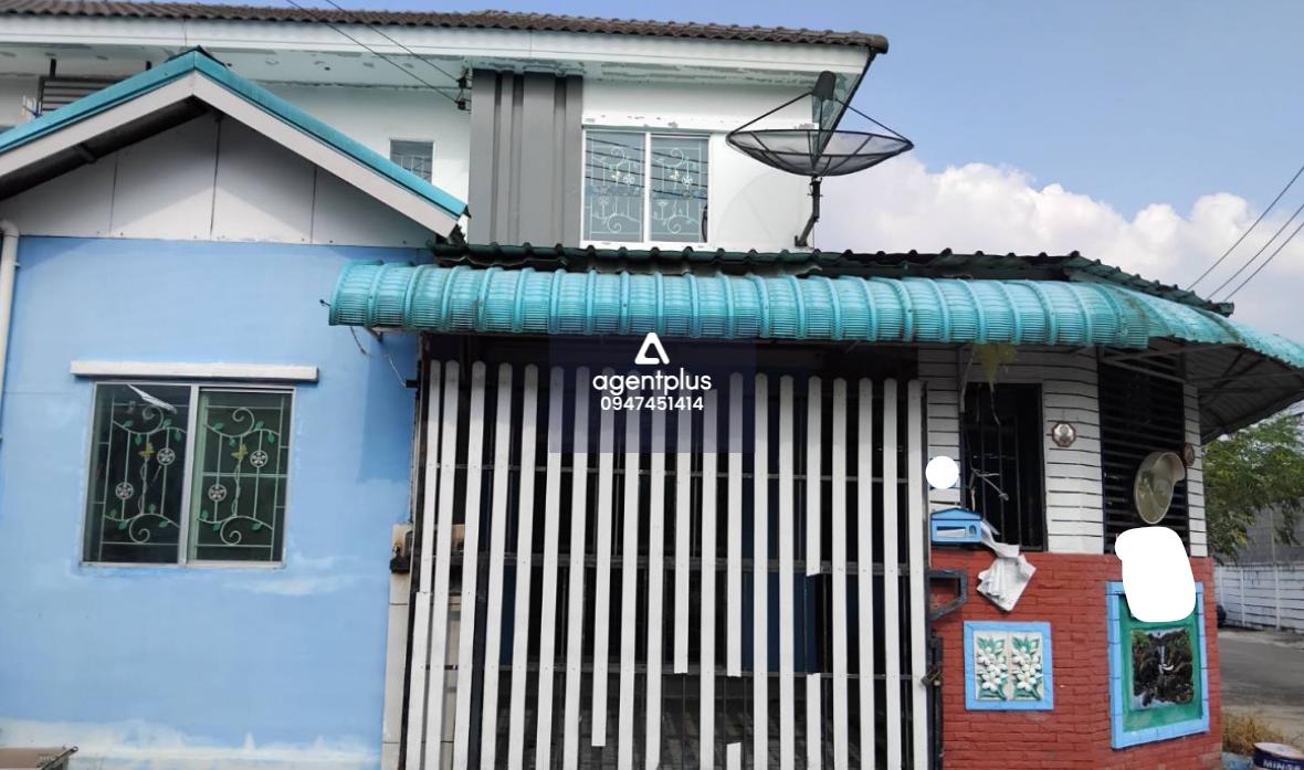 ขายบ้านทาวน์เฮ้าส์เปล่า 2 ชั้น หมู่บ้านพฤกษา 63-1 ถนนติวานนท์ 3 ห้องนอน 2 ห้องน้ำ มีที่จอดรถ 2.1 ล้านบาท ใกล้สิ่งอำนวยความสะดวกมากมายรายล้อม