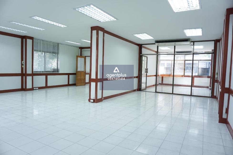 ออฟฟิศ สำนักงานให้เช่า สีลม สุรวงศ์ 65-130 ตรม (เดินทางสะดวก ใจกลางเมือง ราคาย่อมเยา)