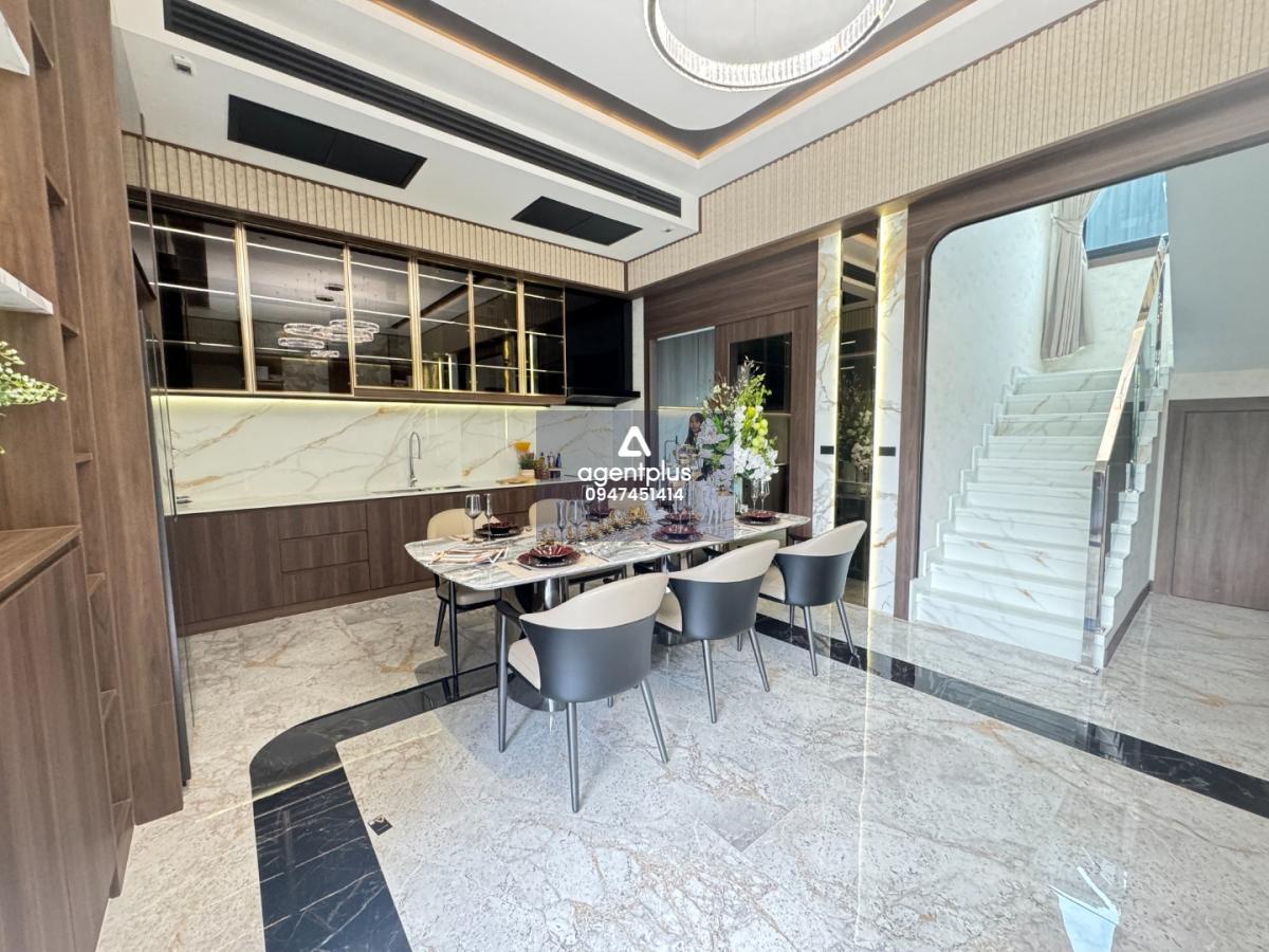 บ้านวิลล่าหรูสไตล์ Modern Tropical ใกล้แหล่งท่องเที่ยว-โรงเรียนนานาชาติ Villa Trivana (บ้านแม่ 11) พัทยา