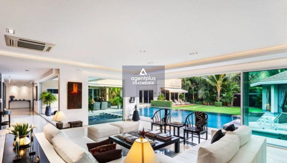 บ้านพูลวิลล่าที่สวยงามหลังนี้ เป็นโอกาสที่ดีสำหรับทุกคนที่กำลังมองหาสถานที่พักผ่อนที่สมบูรณ์แบบ บ้าน 8 ห้องนอน 8 ห้องน้ำ พื้นที่ใช้สอยกว่า 731 ตร.ม.