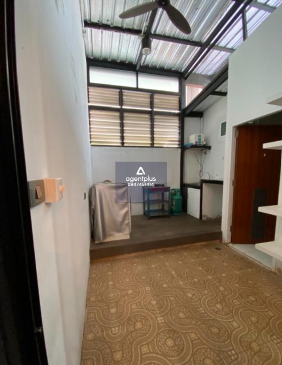 ทาวน์โฮม 3.5 ชั้น แต่งสวย สไตล์ลอฟท์ เฟอร์นิเจอร์และเครื่องใช้ไฟฟ้าครบชุด พร้อมเข้าอยู่และใช้งาน พร้อมผู้เช่า (ผลตอบแทนมากกว่า 6.5%) คุ้มค่าการลงทุนสุดๆ