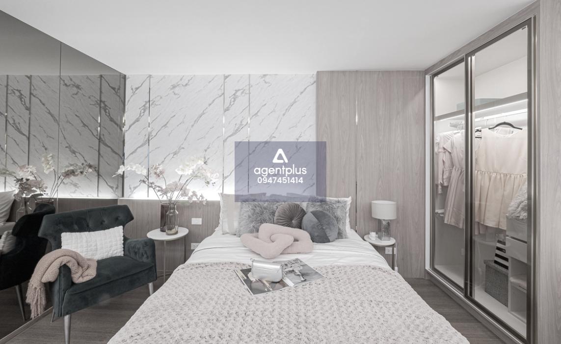 ขายด่วนคอนโด ลุมพินี คอนโดทาวน์ เอกชัย 48 คอนโดพร้อมอยู่ ใกล้ชุมชน เดินทางสะดวก เข้าออกได้หลายเส้นทาง เหมาะสำหรับพักอาศัยหรือปล่อยเช่า