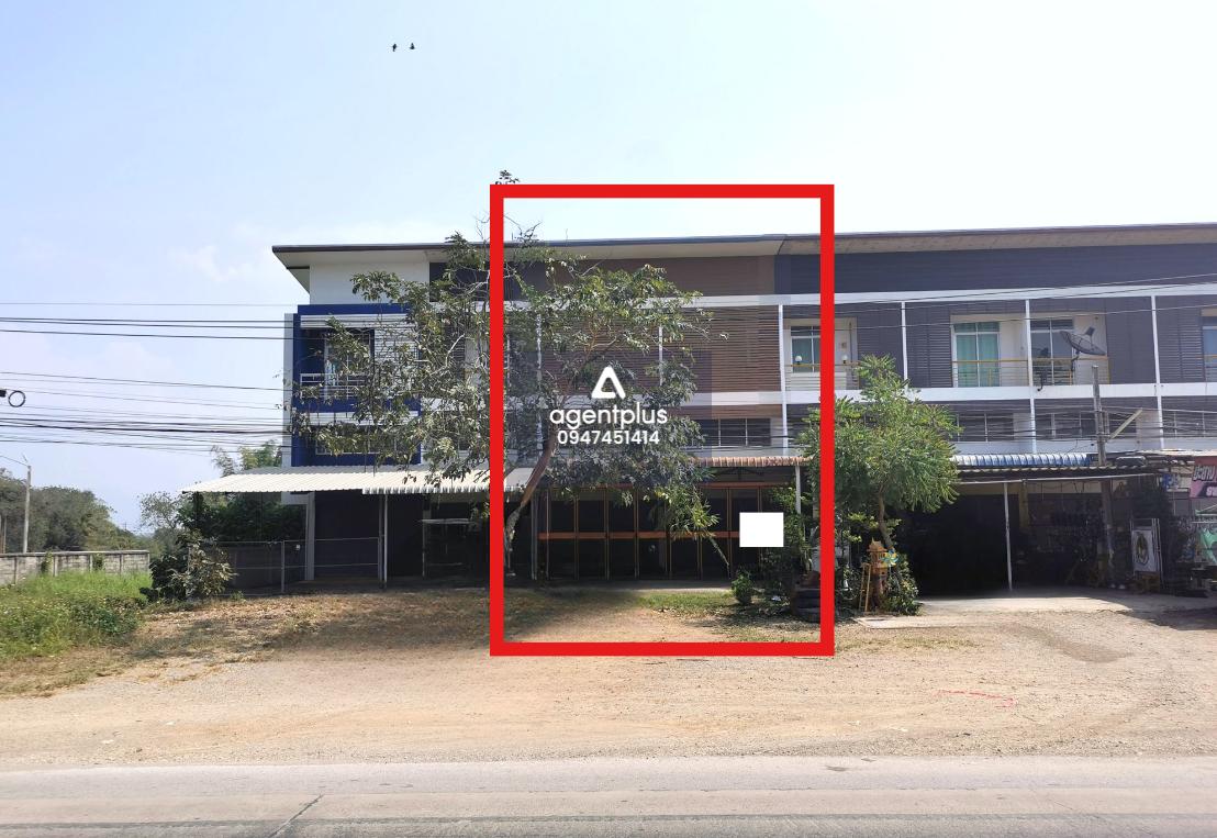 อาคารพาณิชย์ 2.5 ชั้น 2 คูหา เจาะทะลุถึงกัน ทำเลดี ใกล้แหล่งชุมชน เดินทางสะดวก ติดถนนใหญ่สายหลัก การคมนาคมสะดวกสบาย