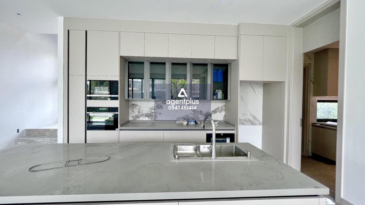 041 New Modern Pool villas start 19.5 - 88 MB. in Pattaya There are 3 types of home designs to choose from. ⚜️ Type A ✢ Home area starting at 80 square wa. House 2 floors, 3 bedrooms, 4 bathrooms + maid\ s room. ⚜️ Type B ✢ The area of the house starts at