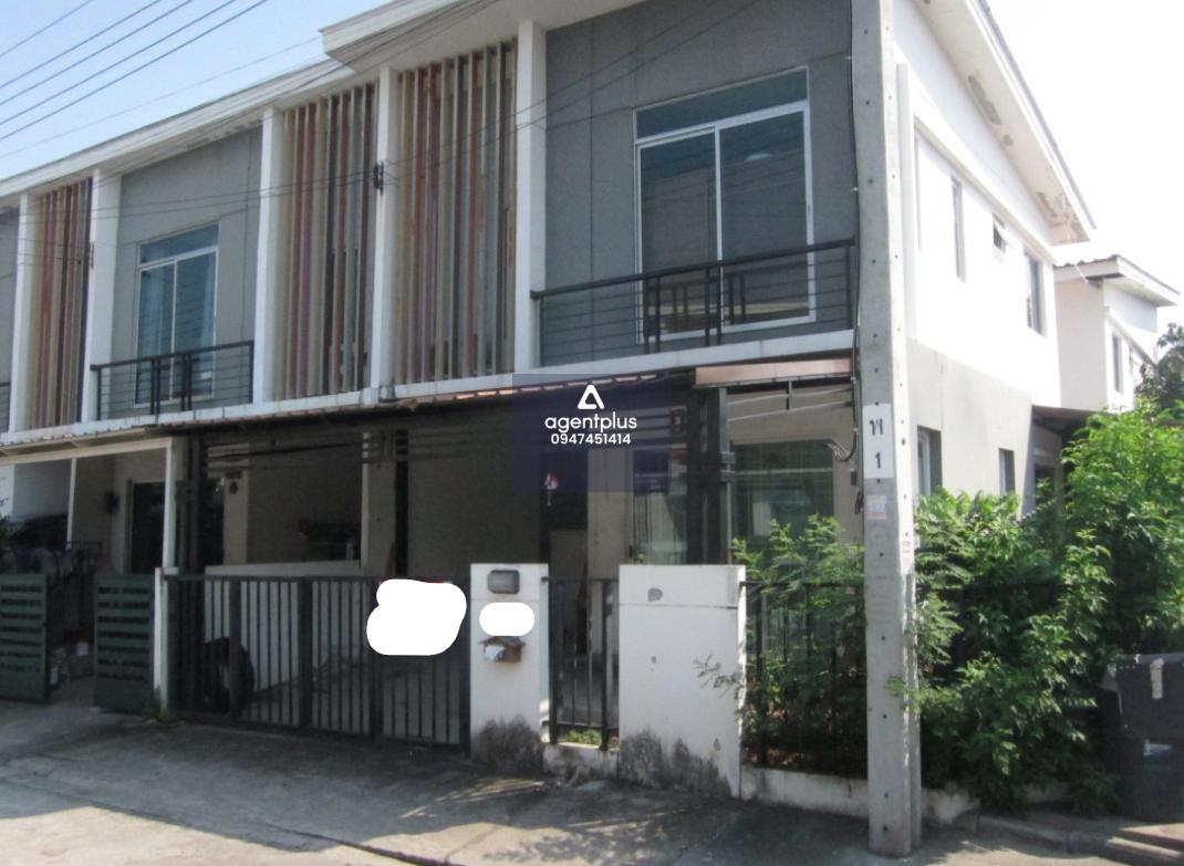 ขายด่วนบ้านทาวน์เฮ้าส์ 2 ชั้น โครงกาารพฤกษา 86/2 ลาดกระบัง-สุวรรณภูมิ ถนนลาดกระบัง 54 (วัดศรีวารีน้อย) 3 ห้องนอน 2 ห้องน้ำ สามารถจอดรถได้ถึง 2 คัน ในราคา 2.4 ล้านบาท