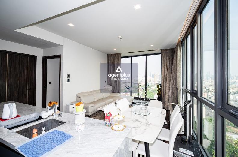 คอนโดลักชัวรี เดอะ โมนูเมนต์ สนามเป้า  ใจกลางพญาไท วิวเมืองสุดหรู ใกล้ BTS สนามเป้า