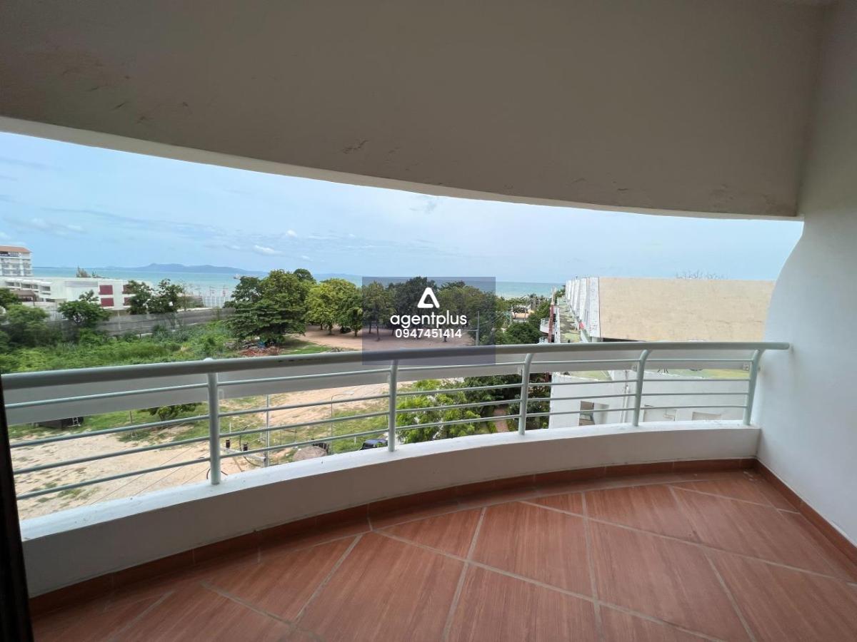 This beachfront condominium comes at the price of 6,000,000฿ 1 Bedroom & 1 Bathroom 110 square meters Fully furnished & fitted. It has been renovated from its original condition Foreign Quota Transfer fees & taxes: 50/50 Condo features, furniture & applia