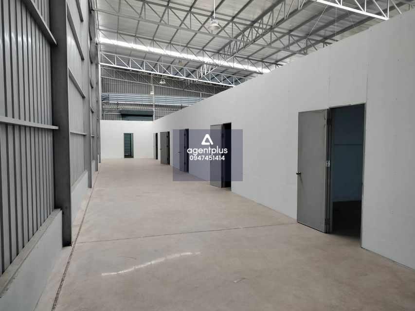 โกดังให้เช่า  ทำเป็นสำนักงาน หรือจะทำเป็นห้องไลฟ์สดขายสินค้า 