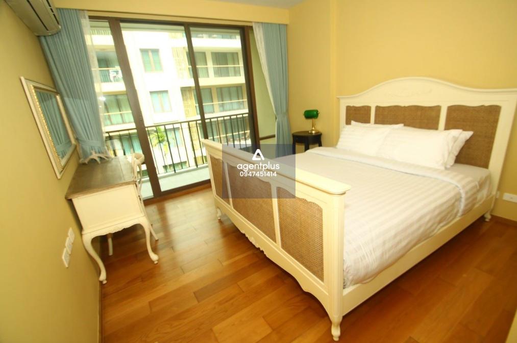 คอนโดแต่งโคโลเนียล สไตล์หรู พร้อมวิวสระว่ายน้ำ