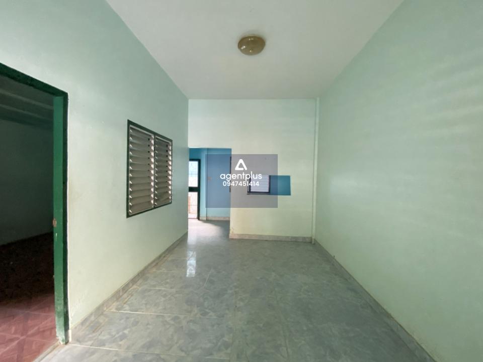 ทาวน์เฮ้าส์ชั้นเดียว โครงการโชคดีวิลเลจ ทำเลดีโครงการห่างจากถนนสุขุมวิท (ทล.3) เพียง 1 กิโลเมตร เดินทางเข้า-ออกสะดวก